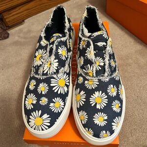 Rocket Dog Blue and White Daisy Sneakers
